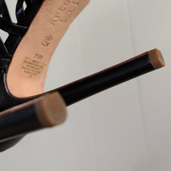 Nicole Miller Artelier 'Amelia' Caged Leather Platform Heels Black Size 7.5 - Picture 15 of 16